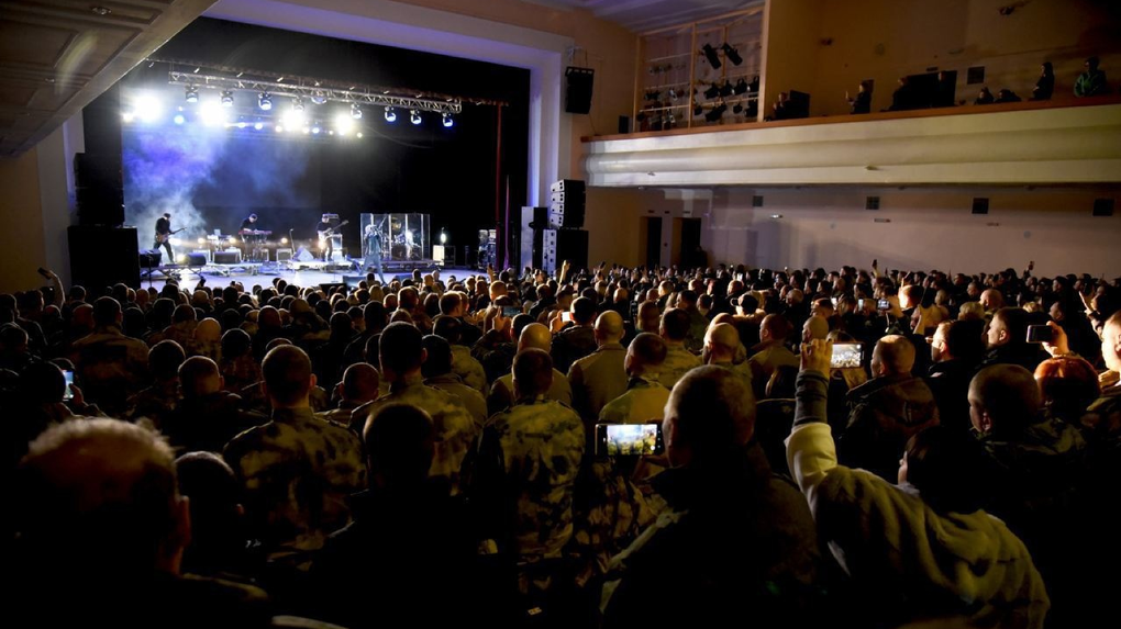 Певец SHAMAN дал концерт в Луганске и Мариуполе