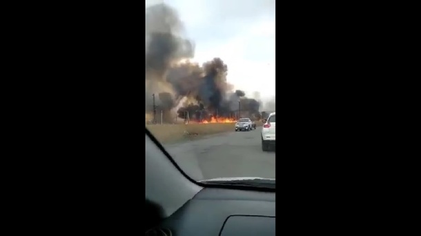 В Омской области прямо у железнодорожных путей загорелись поля