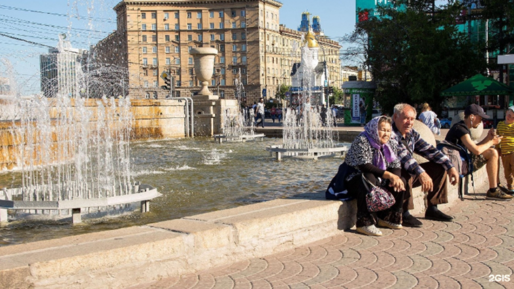 Прорвало канализацию у фонтана «Мишка» в Первомайском сквере Новосибирска