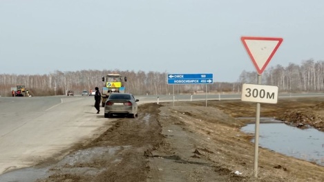 Фатальная встреча с грузовиком: новосибирец на иномарке погиб в ДТП в Новосибирской области