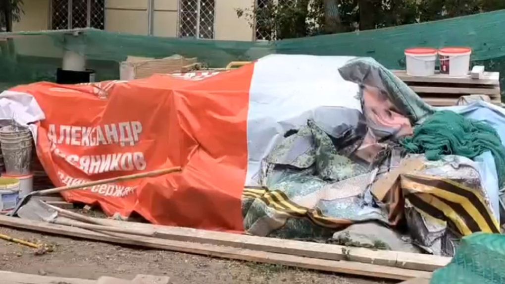 Командир «Веги» Панфёров призвал наказать накрывших строительный мусор баннером с портретом участника СВО