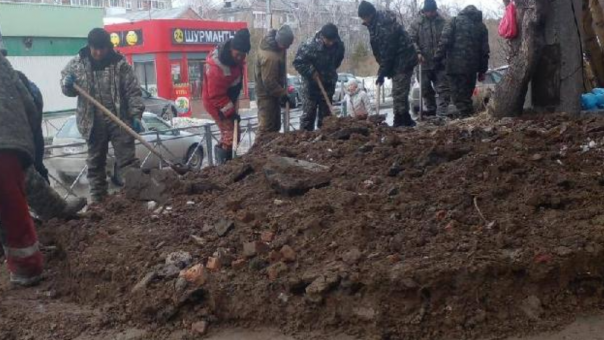 В Новосибирске наказали подрядчика за ненадлежащий ремонт тротуара
