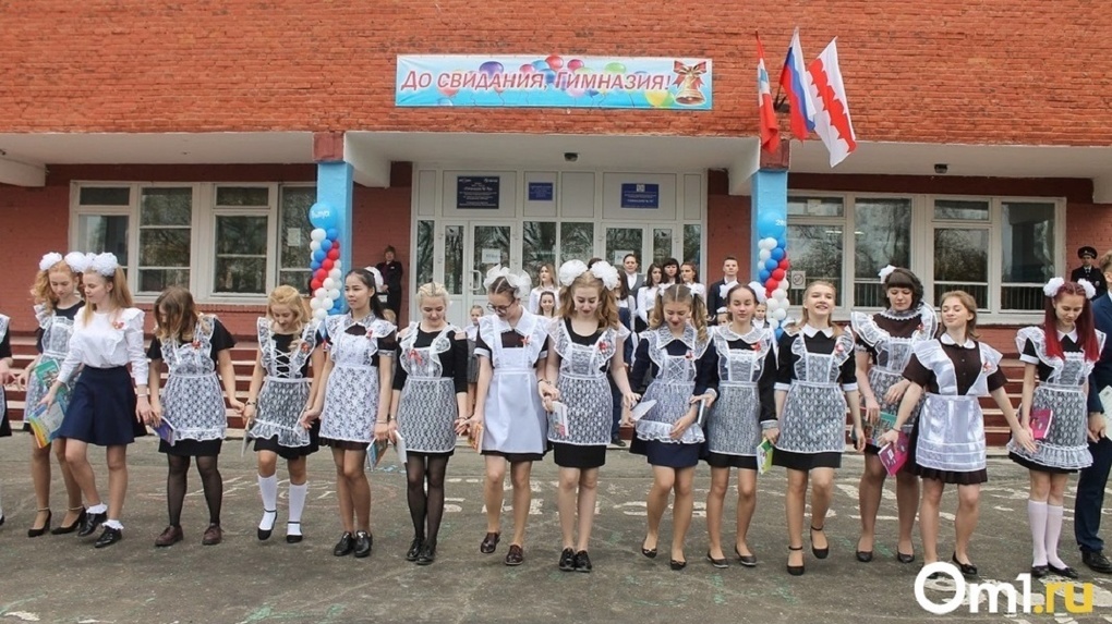 В Омске почти 8,5 тысяч выпускников получили аттестаты об окончании школы