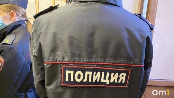 Угрожали убийством и махали ножом: напавших на полицейских новосибирцев арестовали в Новосибирске