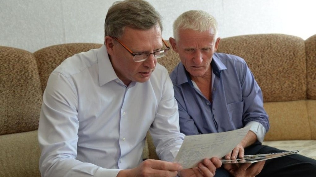 «Это настоящие сибирские мужики»: Губернатор Бурков посетил дом Героя России Ивана Шица в Ракитинке