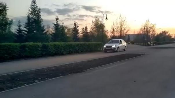 Омичи снова начали ездить по паркам на машинах