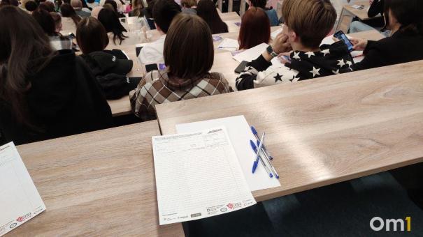 В Новосибирске сегодня проходит юбилейный «Тотальный диктант»