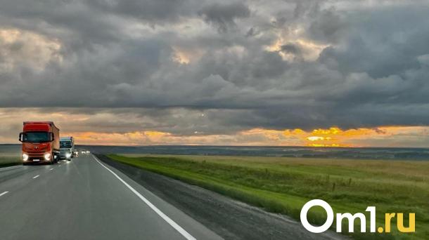 На омской трассе частично заблокировано движение: как будет осуществляться проезд?