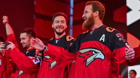 От потайного символа «Спартака» до золотого ястреба: как менялась форма «Авангарда» за последние 20 лет