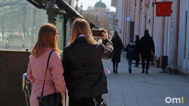 Секрет идеальных волос: эксперт дал омичам советы по увлажнению и укреплению