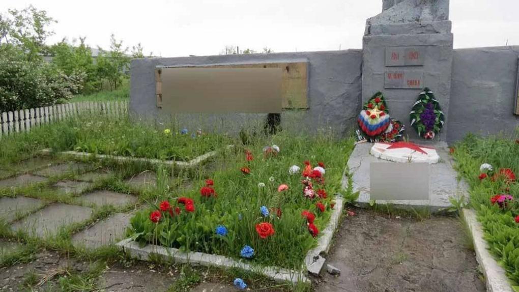 Пытался оттереть и раскаялся: омская полиция нашла виновных в осквернении памятника ВОВ