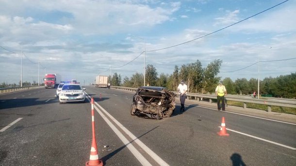 Появилось видео страшного ДТП у кладбища, где разбились три грузовика и легковушка