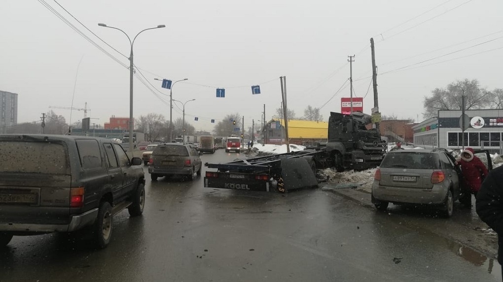 В полиции раскрыли подробности страшного ДТП на Мочищенском шоссе в Новосибирске