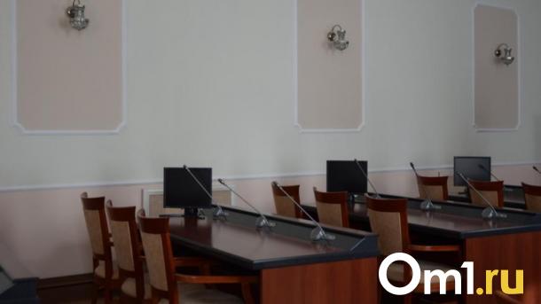 Чиновница омского депархитектуры получила выговор за нарушение закона о коррупции
