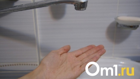 Лицей закрыли из-за аварии: вторые сутки жителям левобережья Новосибирска не дают холодную воду