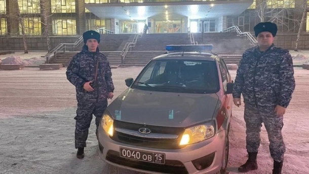 Счёт шёл на минуты: росгвардейцы спасли задыхающуюся 3-летнюю девочку в Новосибирске