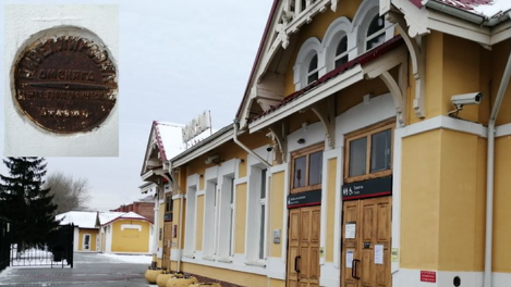 В Новосибирске на здании железнодорожного вокзала найден нивелирный пункт