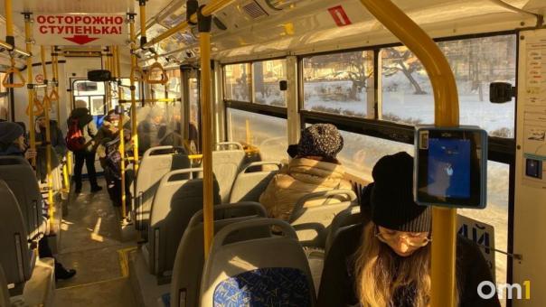 В омском общественном транспорте планируют отказаться от наличного расчёта