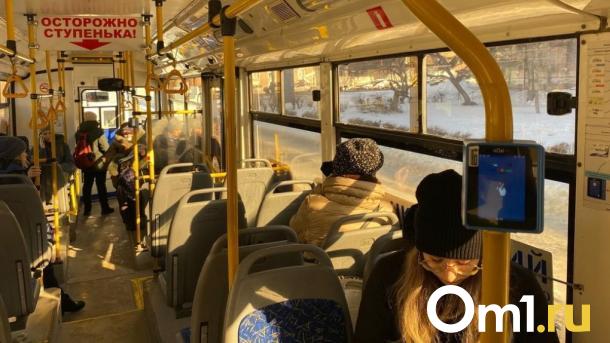 В омском общественном транспорте планируют отказаться от наличного расчёта
