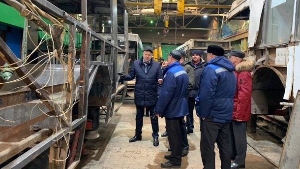 Мэр Омска Сергей Шелест побывал на одной из баз «Электрического транспорта»