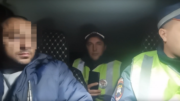 Омич проявил неуважение к сотрудникам ГИБДД — Видео