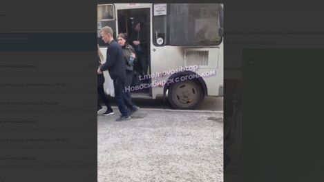 Пассажирский автобус загорелся на площади Калинина в Новосибирске
