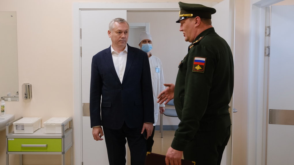 Губернатор Андрей Травников посетил военный госпиталь Министерства обороны РФ