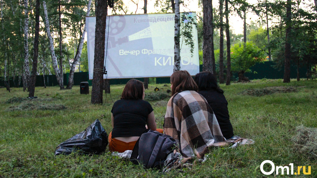 Жителей омских районов приглашают на фестиваль уличного кино. Расписание сеансов