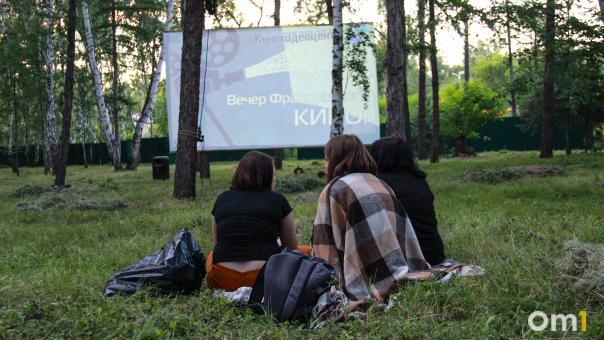 Жителей омских районов приглашают на фестиваль уличного кино. Расписание сеансов