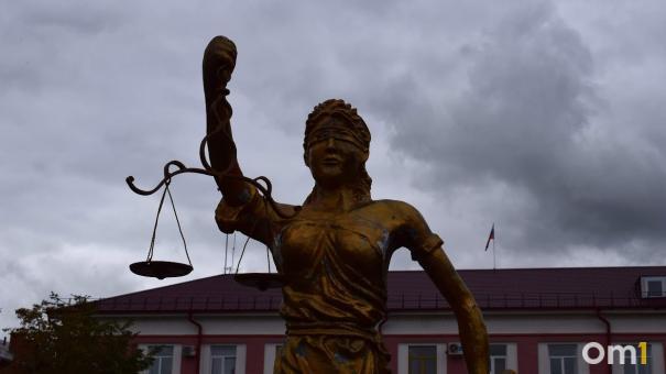 Омичка отсудила 125 тысяч рублей за то, что её ударил палкой друг