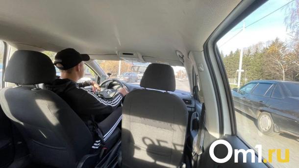 Иностранцам могут запретить работать в такси в Новосибирской области