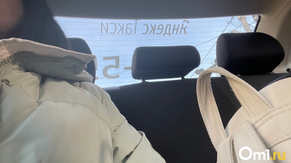 В Омске эмоциональный таксист угрожал пассажирам