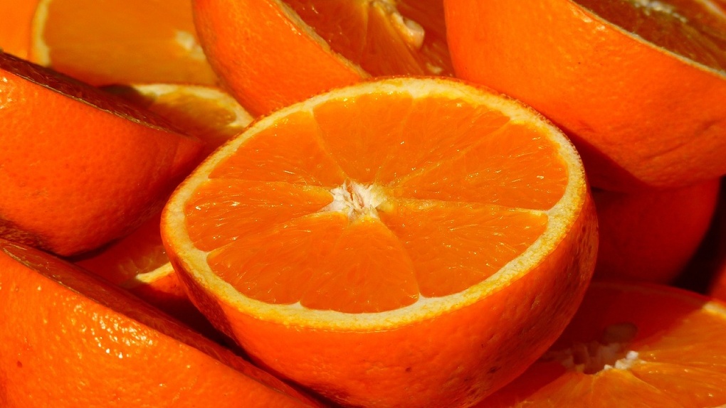 Омская актриса снялась обнаженной в апельсинах