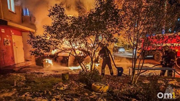 В Омске загорелась машина во время поездки