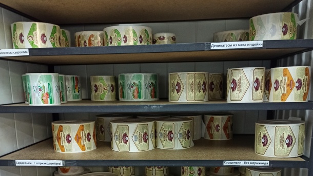 Убрали всё лишнее: омичи ускорили производство сосисок на 30%