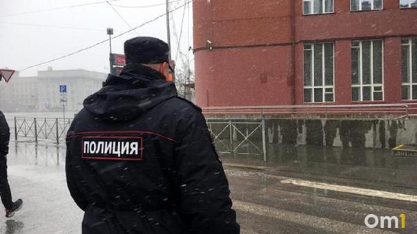Пожилой омич помог полицейским поймать курьера телефонных мошенников