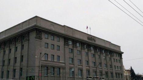 Подсветку на здании мэрии в Новосибирске отключили с опозданием на 18 минут в «Час Земли»