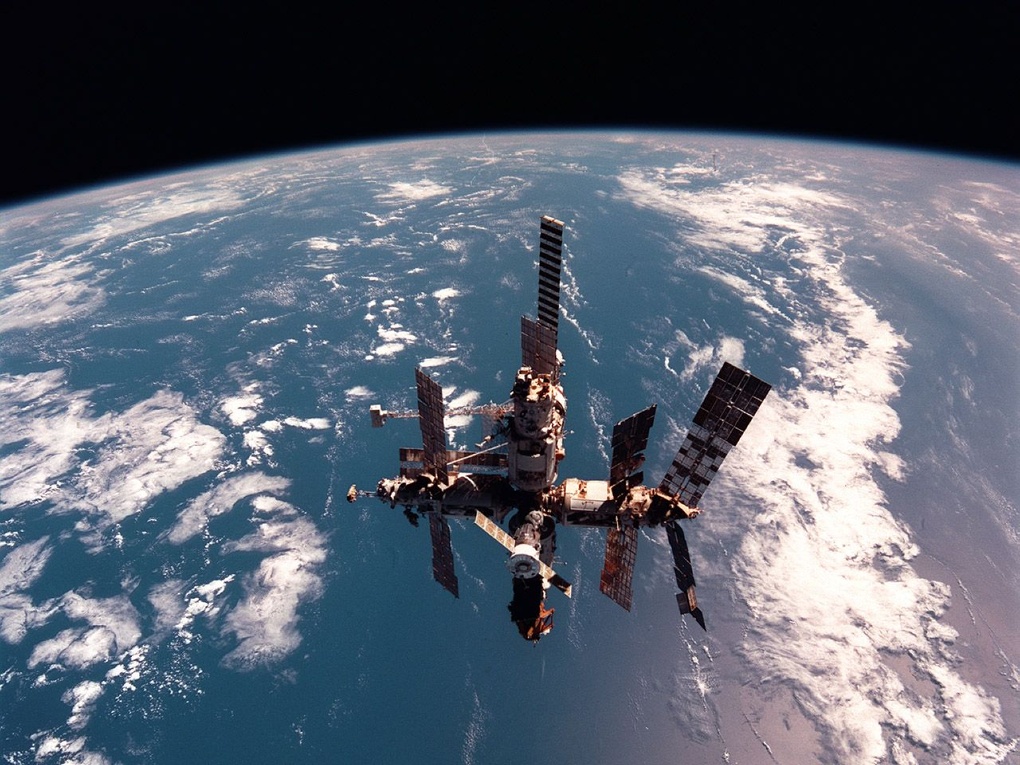 Роскосмос запросил почти 360 млрд рублей для спутникового контроля Земли