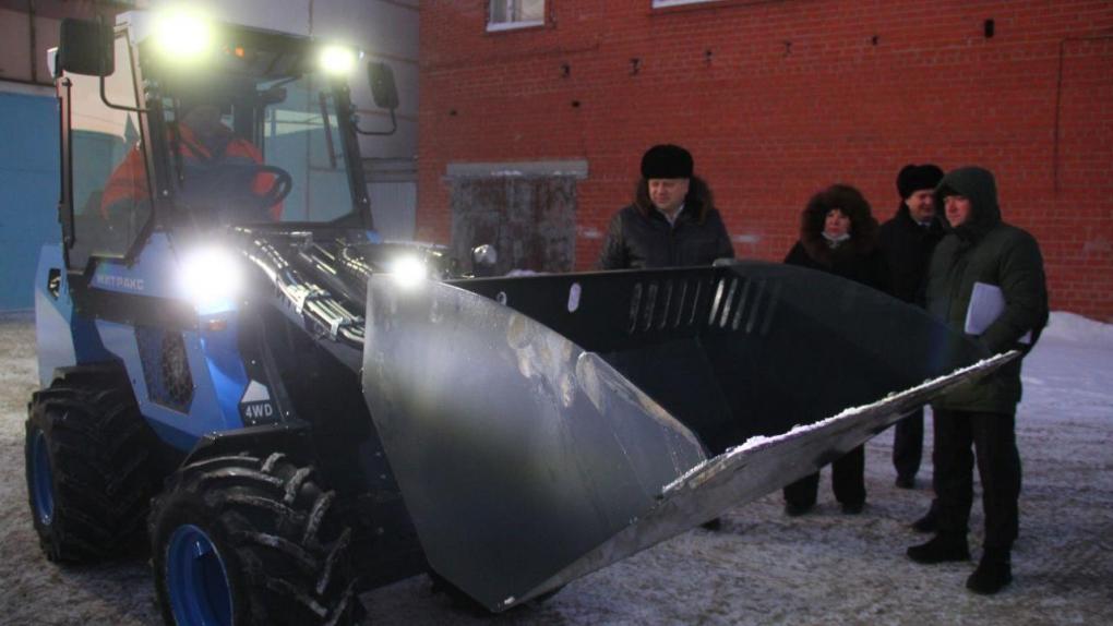 У омских дорожников появилась новая техника для уборки снега