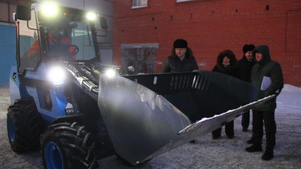 У омских дорожников появилась новая техника для уборки снега