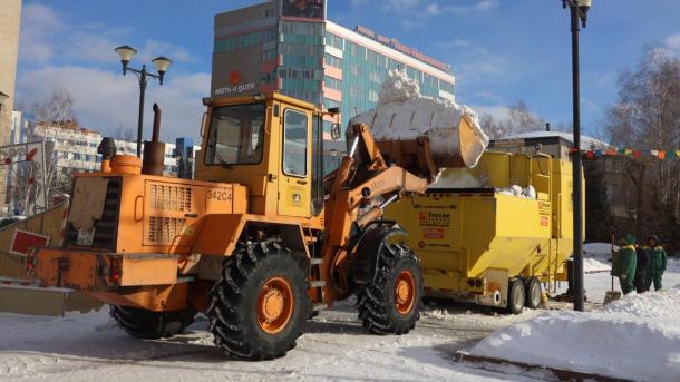 Новосибирск улучшает снегоуборку с помощью мобильной снегоплавильной установки