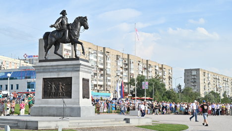 В День города в Омске при поддержке ГК «Титан» открыли памятник Ивану Бухгольцу