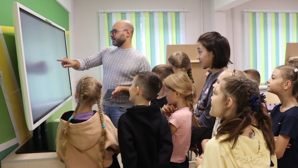 В Чкаловском посёлке Омска открылась художественная школа искусств по проекту партии «Единая Россия»
