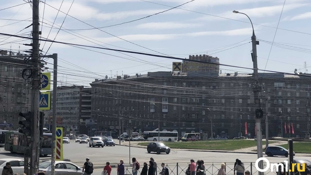 С 17 июня новосибирцам запретят парковать машины на площади Калинина