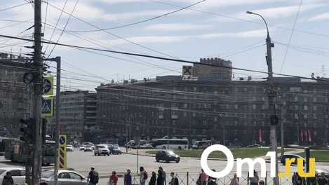 С 17 июня новосибирцам запретят парковать машины на площади Калинина