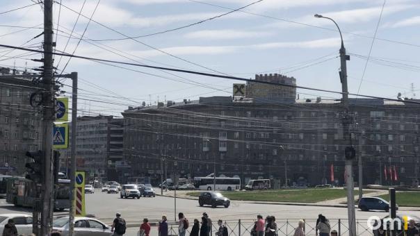 С 17 июня новосибирцам запретят парковать машины на площади Калинина