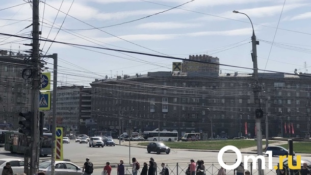 С 17 июня новосибирцам запретят парковать машины на площади Калинина