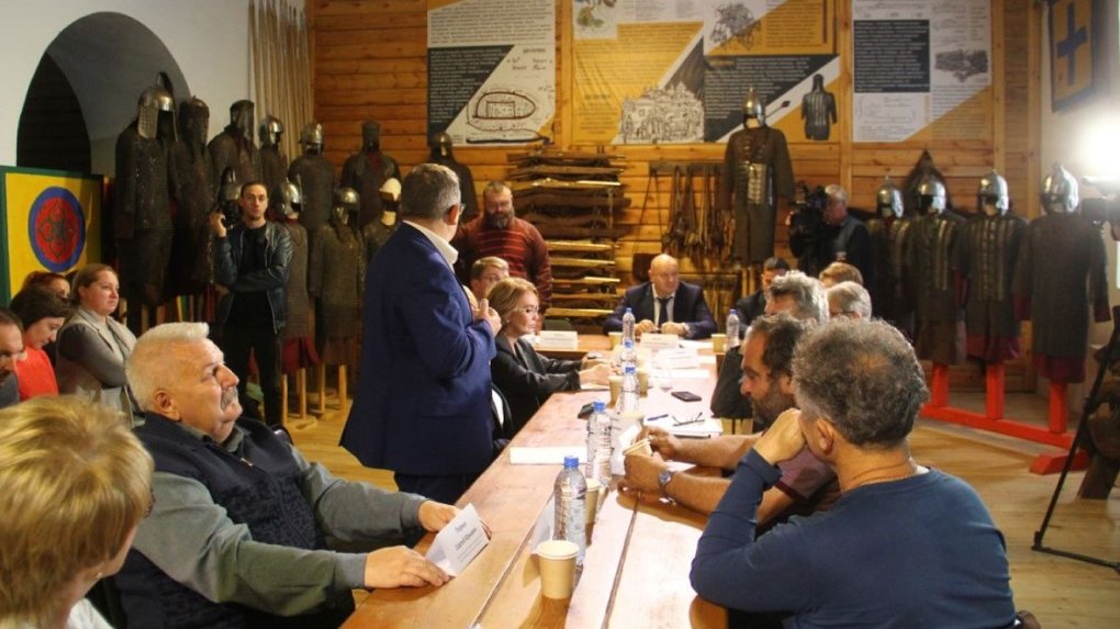 Мэр Шелест вместе с членами общественного Совета обсудили план развития Омской крепости