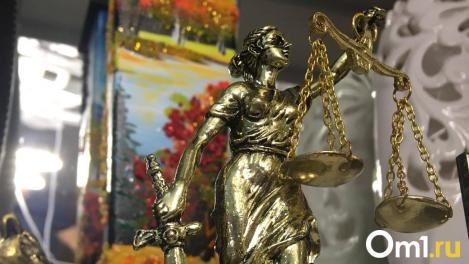 Бил без повода: омича приговорили к трём годам колонии за истязание маленькой дочери