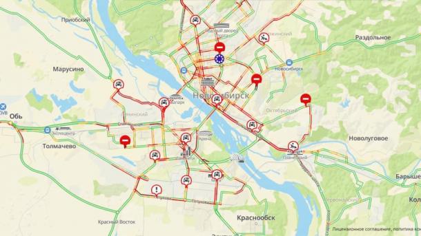Новосибирск — в пробках: дождь превратил город в аквапарк